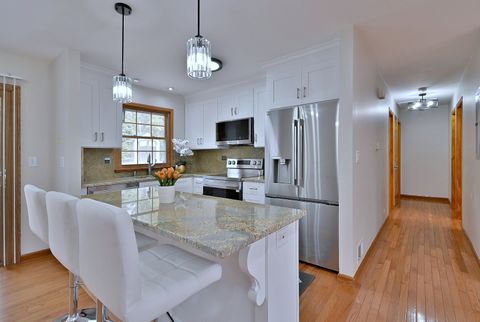 Tiny photo for 714 N Lakeside Drive, Vernon Hills, IL 60061 (MLS # 12589576)