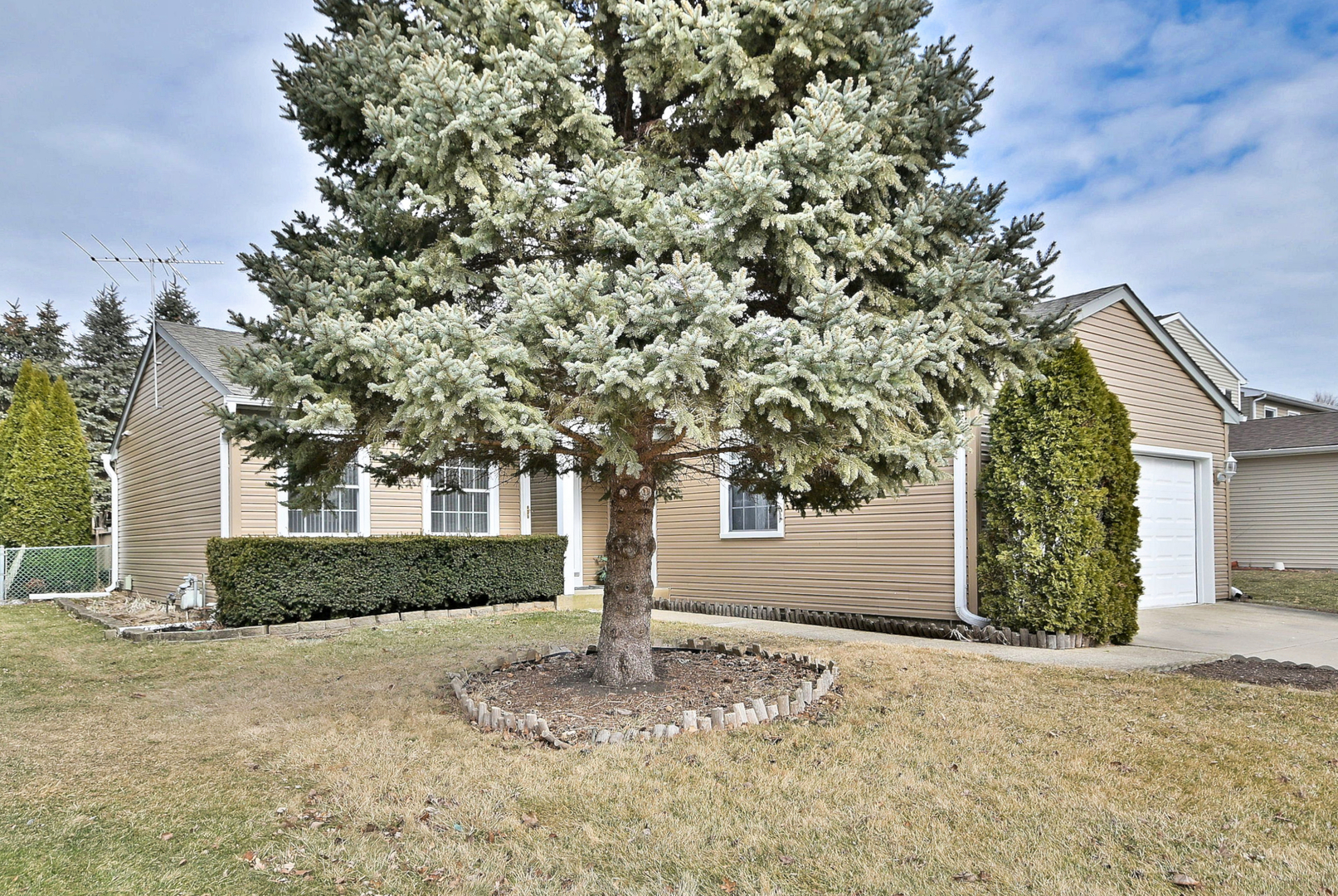 714 N Lakeside Drive