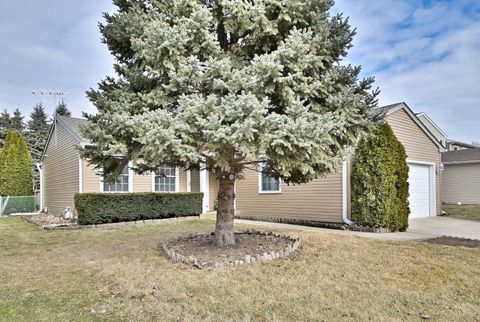 Tiny photo for 714 N Lakeside Drive, Vernon Hills, IL 60061 (MLS # 12589576)