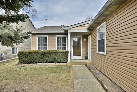 Tiny photo for 714 N Lakeside Drive, Vernon Hills, IL 60061 (MLS # 12589576)