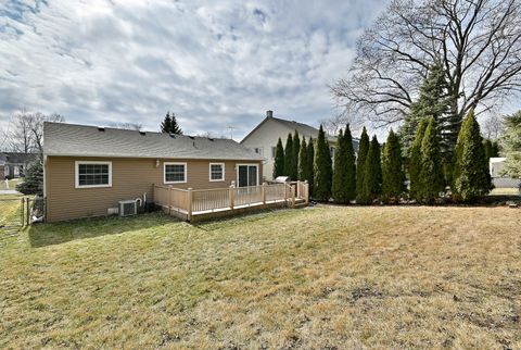 Tiny photo for 714 N Lakeside Drive, Vernon Hills, IL 60061 (MLS # 12589576)