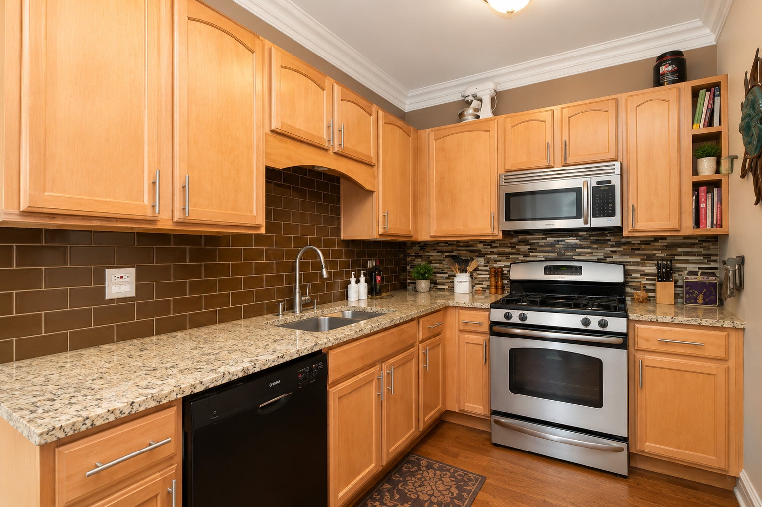 751 W BROMPTON Avenue 2E