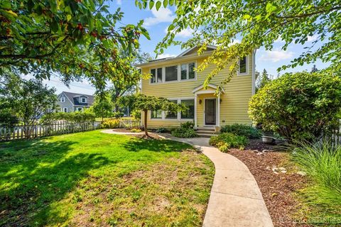 Tiny photo for 83 N Park Boulevard, Glen Ellyn, IL 60137 (MLS # 12628367)