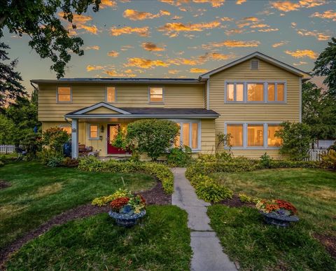 Photo of 83 N Park Boulevard, Glen Ellyn, IL 60137 (MLS # 12628367)