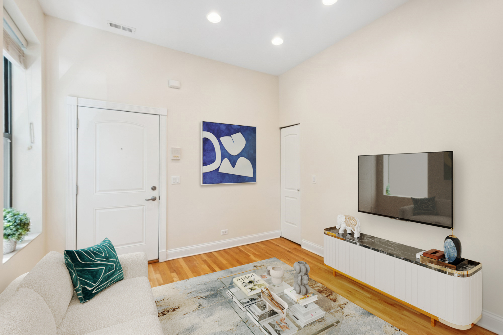 2329 N Oakley Avenue 3E