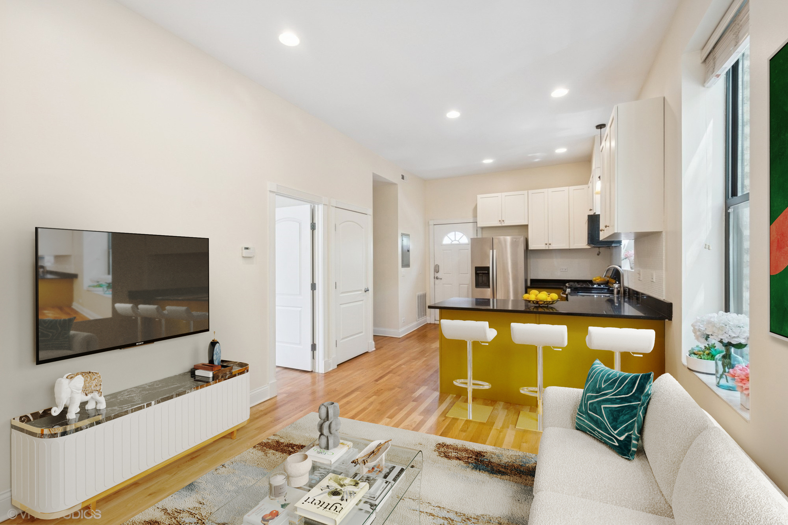 2329 N Oakley Avenue 3E