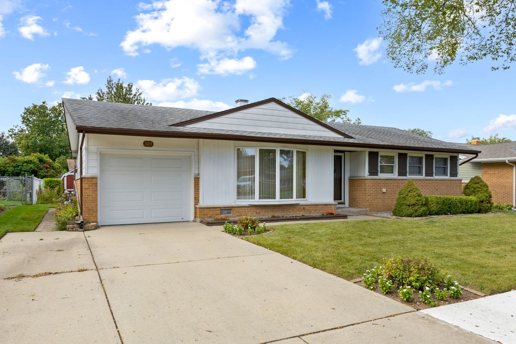 Photo for 509 SHADYWOOD Lane, Elk Grove Village, IL 60007 (MLS # 12498150)