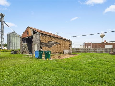 Tiny photo for 305 Holcomb Avenue, Milledgeville, IL 61051 (MLS # 12498065)