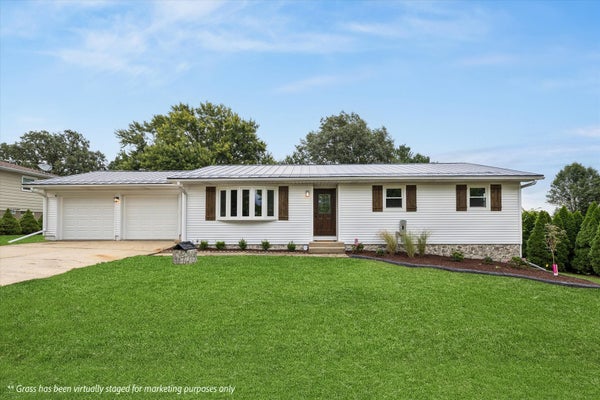 2595 282ND AVE, DE WITT, IA 52742 - Image 5116a1f7bc8b71c9255394d3a7fc6023/1868970518