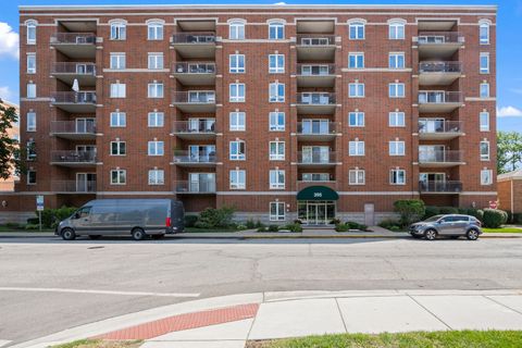 Photo of 395 Graceland Avenue #207, Des Plaines, IL 60016 (MLS # 12471292)