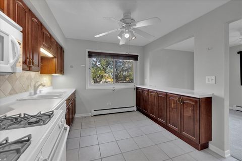 Tiny photo for 25 E Palatine Road #303, Arlington Heights, IL 60004 (MLS # 12481933)
