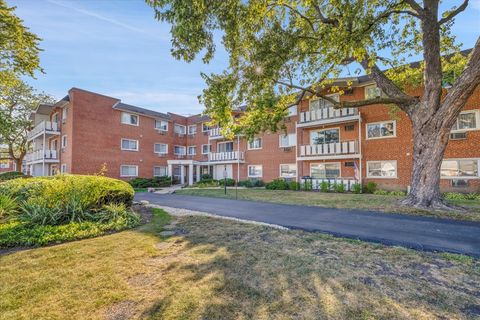 Tiny photo for 25 E Palatine Road #303, Arlington Heights, IL 60004 (MLS # 12481933)