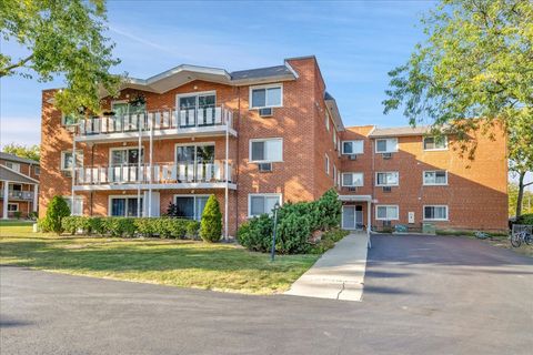 Tiny photo for 25 E Palatine Road #303, Arlington Heights, IL 60004 (MLS # 12481933)