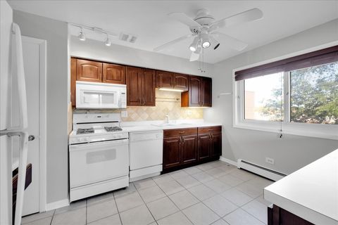 Tiny photo for 25 E Palatine Road #303, Arlington Heights, IL 60004 (MLS # 12481933)