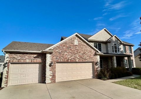 Tiny photo for 2810 Stevenson Drive, Bloomington, IL 61704 (MLS # 12509337)