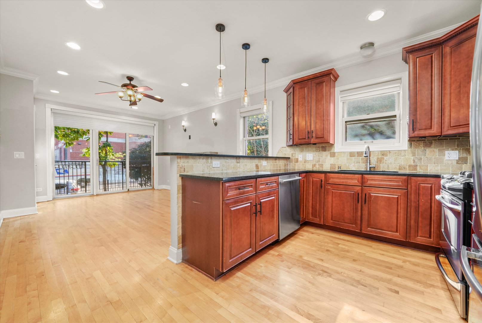 2430 W Iowa Street 1