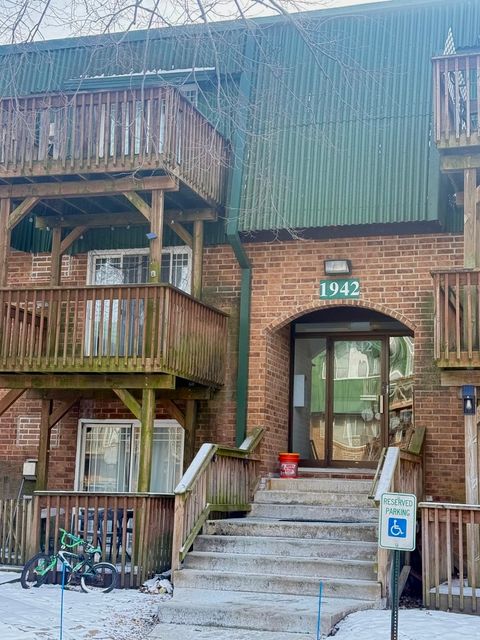 Photo of 1942 Tall Oaks Drive #3B, Aurora, IL 60505 (MLS # 12552825)