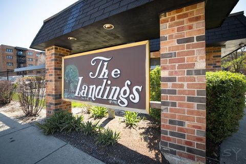 Tiny photo for 9375 Landings Lane #502, Des Plaines, IL 60016 (MLS # 12633394)