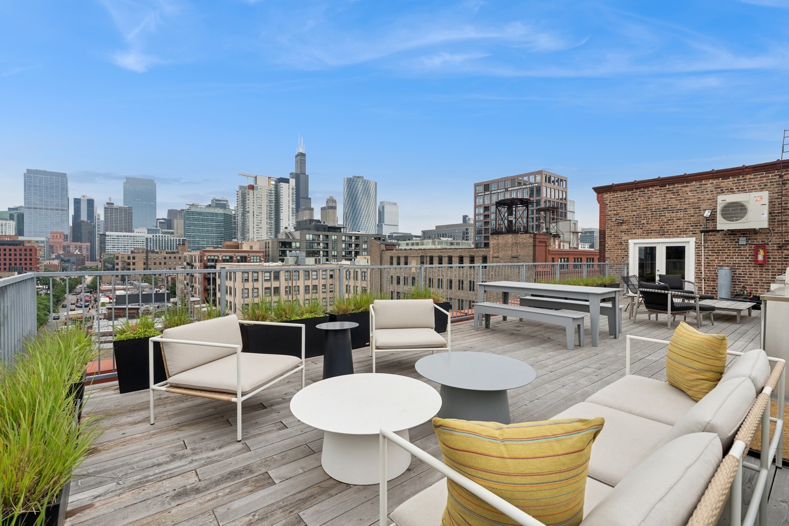 1000 W Washington Boulevard 536