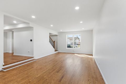 Tiny photo for 751 Aberdeen Lane, Buffalo Grove, IL 60089 (MLS # 12595385)