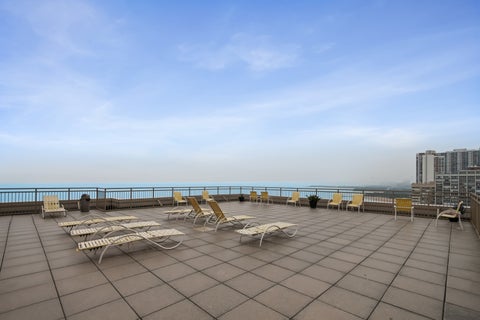 Tiny photo for 6301 N Sheridan Road #21M, Chicago, IL 60660 (MLS # 12723377)