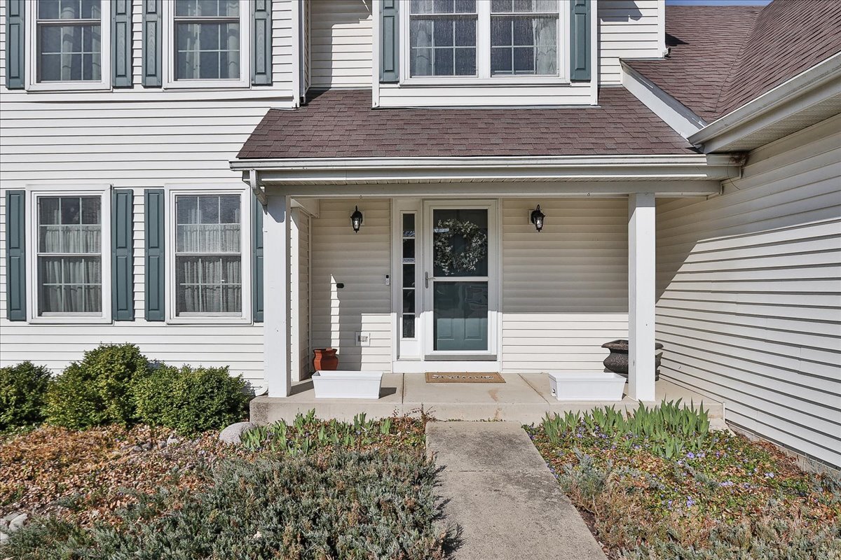 1423 DEER CREEK Lane