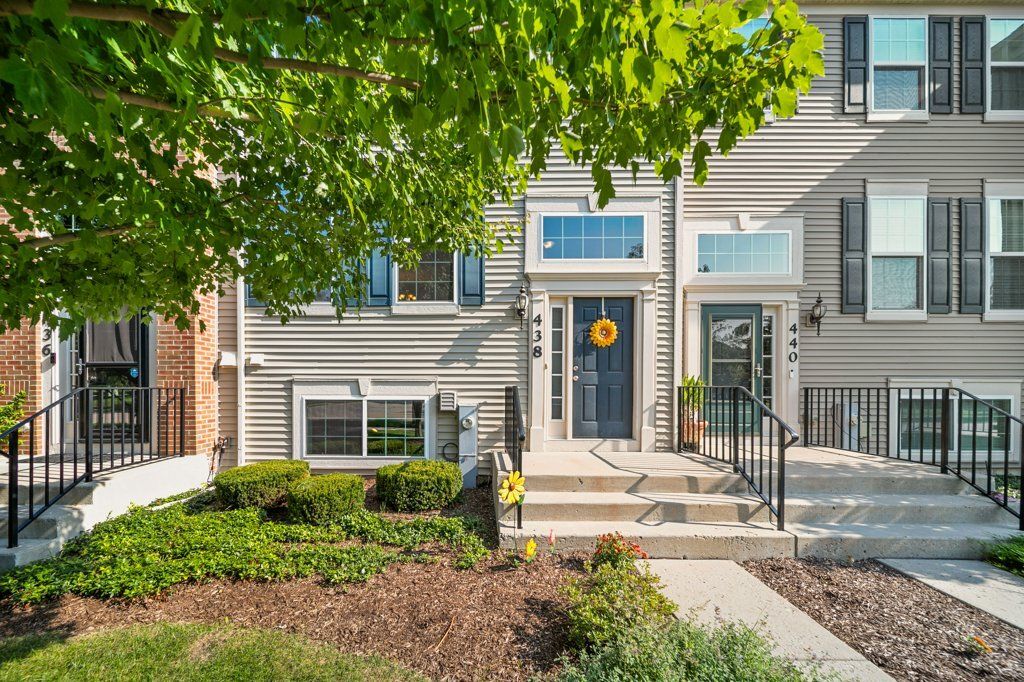 Photo for 438 TOWN CENTER Boulevard, Gilberts, IL 60136 (MLS # 12479729)