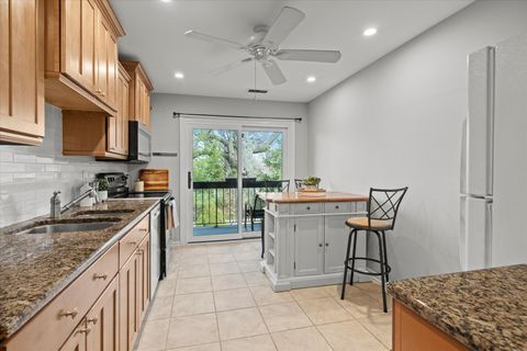 Tiny photo for 5808 Wolf Road #3, Western Springs, IL 60558 (MLS # 12486261)