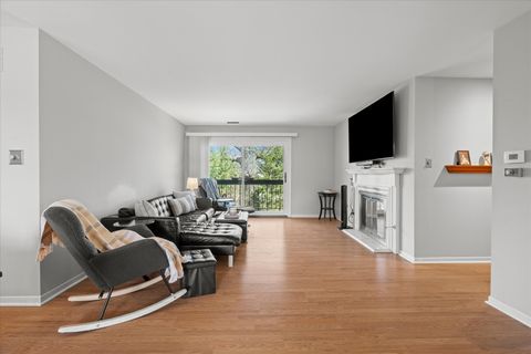 Tiny photo for 5808 Wolf Road #3, Western Springs, IL 60558 (MLS # 12486261)