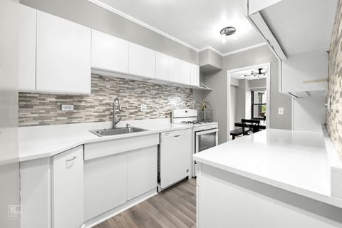 Tiny photo for 4200 N Marine Drive #602, Chicago, IL 60613 (MLS # 12521481)