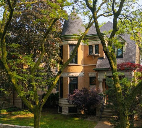 2138 W Caton Street Chicago IL 60647