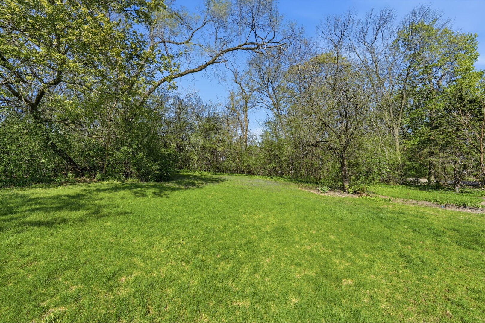 882 N FRANKLIN Avenue