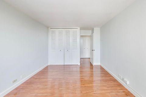 Tiny photo for 3430 N Lake Shore Drive #10M, Chicago, IL 60657 (MLS # 12418867)