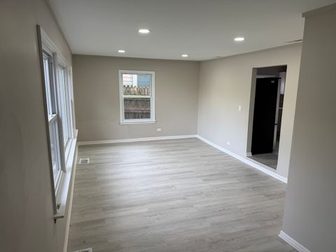 Tiny photo for 16 S Midland Avenue, Mundelein, IL 60060 (MLS # 12548474)