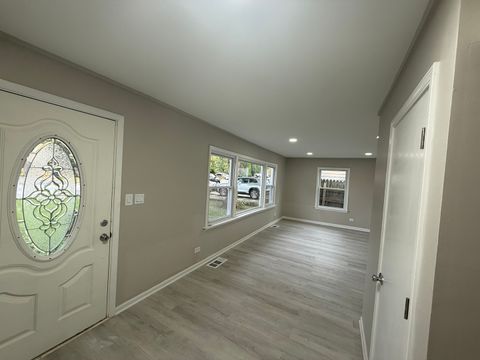 Tiny photo for 16 S Midland Avenue, Mundelein, IL 60060 (MLS # 12548474)