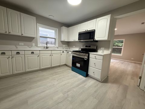 Tiny photo for 16 S Midland Avenue, Mundelein, IL 60060 (MLS # 12548474)