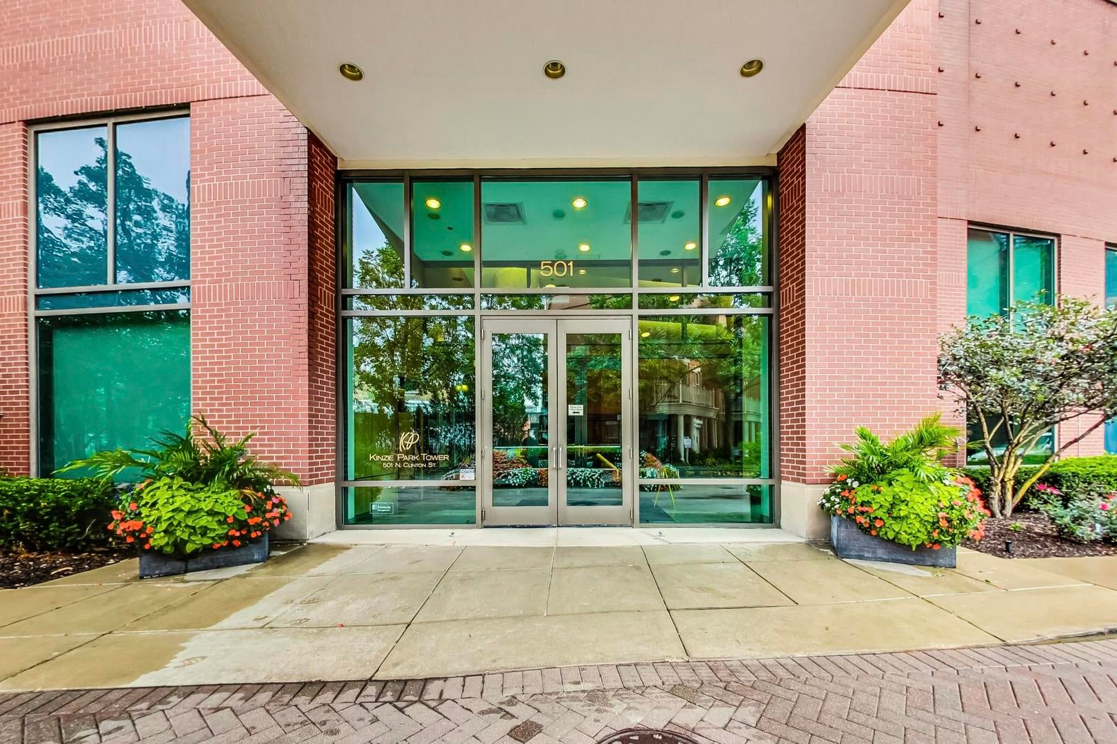 501 N Clinton Street 2701