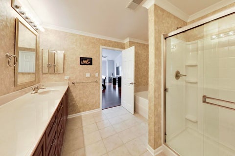 Tiny photo for 1960 Crenshaw Circle #1960, Vernon Hills, IL 60061 (MLS # 12703105)