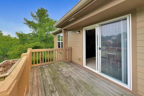 Tiny photo for 1960 Crenshaw Circle #1960, Vernon Hills, IL 60061 (MLS # 12703105)