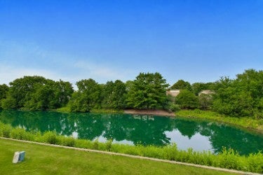 Tiny photo for 1960 Crenshaw Circle #1960, Vernon Hills, IL 60061 (MLS # 12703105)