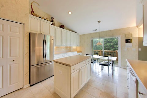 Tiny photo for 1960 Crenshaw Circle #1960, Vernon Hills, IL 60061 (MLS # 12703105)