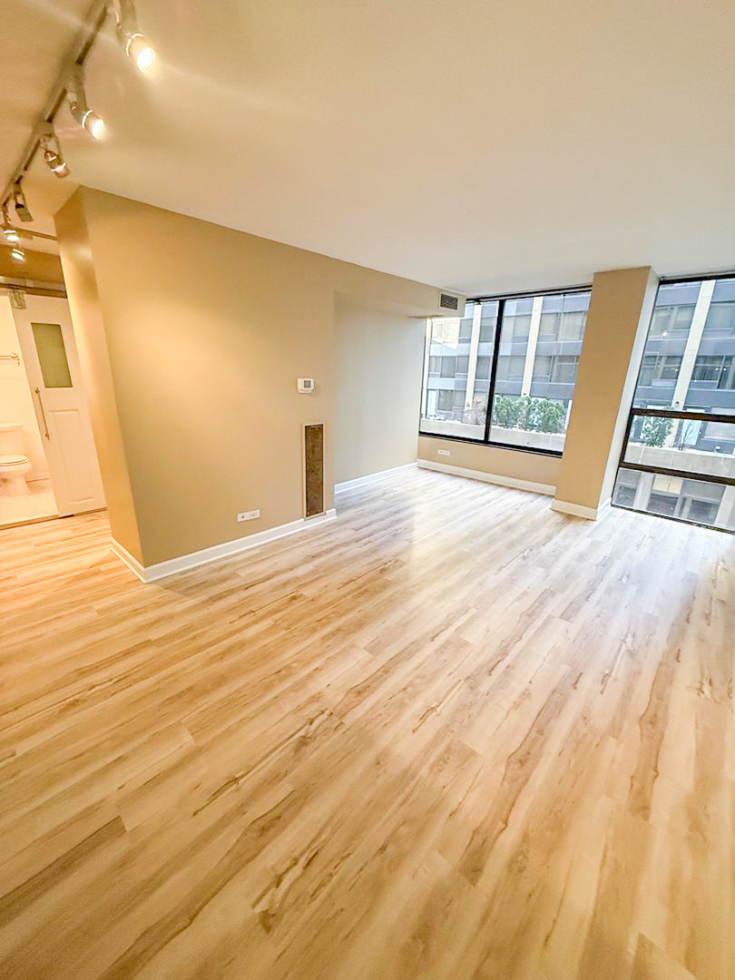 230 E ONTARIO Street 1403