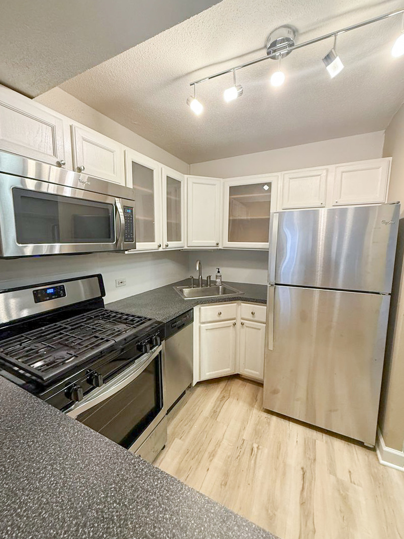 230 E ONTARIO Street 1403