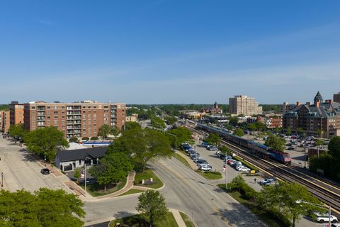 Tiny photo for 201 N Vail Avenue #807, Arlington Heights, IL 60004 (MLS # 12658161)