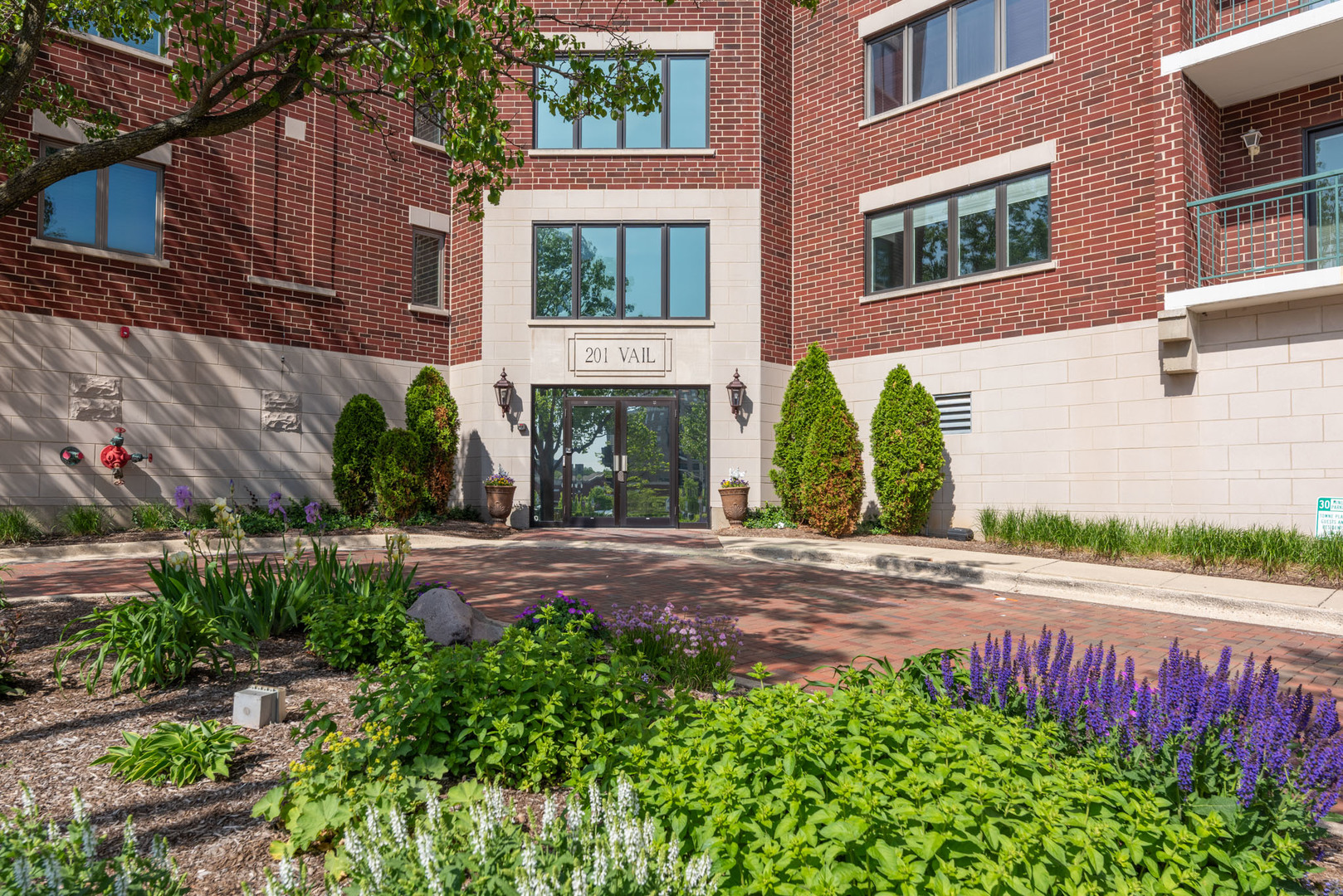 201 N Vail Avenue 807