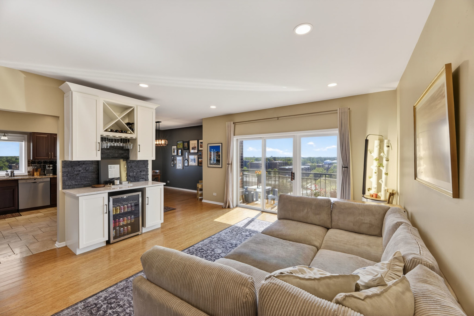 201 N Vail Avenue 807