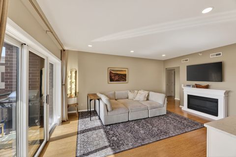 Tiny photo for 201 N Vail Avenue #807, Arlington Heights, IL 60004 (MLS # 12658161)