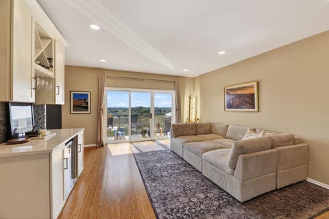 Tiny photo for 201 N Vail Avenue #807, Arlington Heights, IL 60004 (MLS # 12658161)