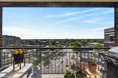 Tiny photo for 201 N Vail Avenue #807, Arlington Heights, IL 60004 (MLS # 12658161)
