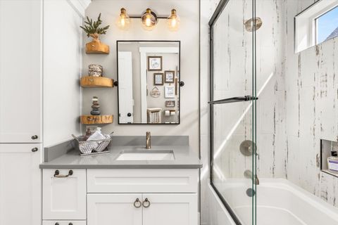 Tiny photo for 212 Leeward Way, Ottawa, IL 61350 (MLS # 12590693)